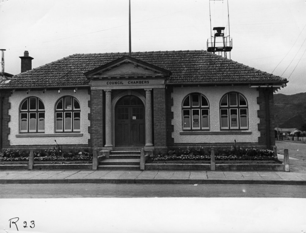Main St, Upper Hutt, Jan. 1948; south side  3, Borough Council-Russell Street