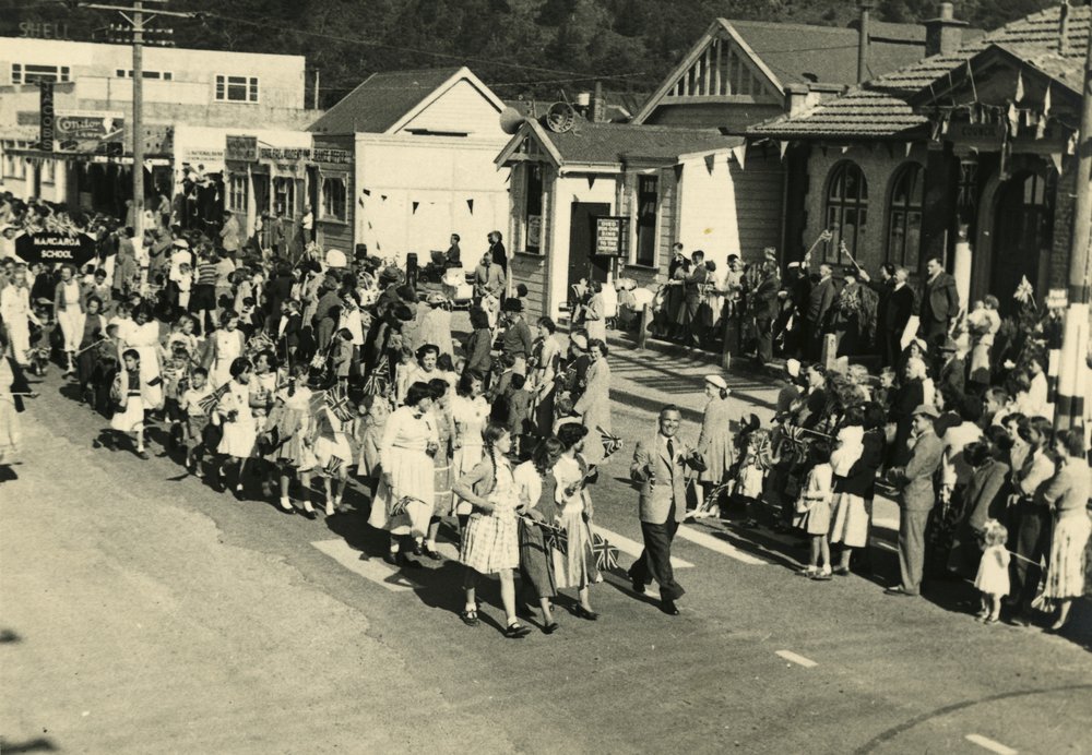 Royal tour 1954; Main Street parade, Mangaroa School group