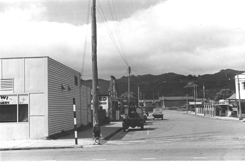 Main St, Upper Hutt, Jan. 1948; south side 20, Kiwi Butchery-Princes Street