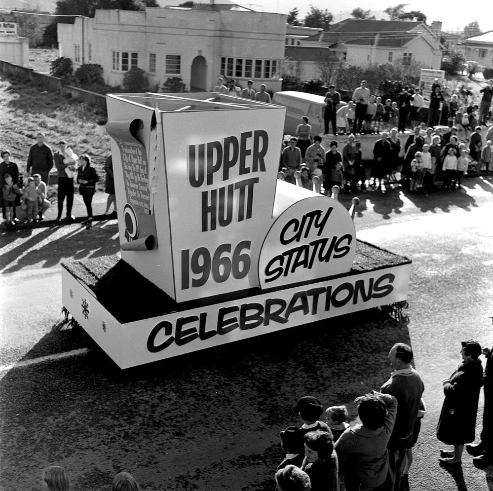 City Status procession No. 1 the leading float (?) 
