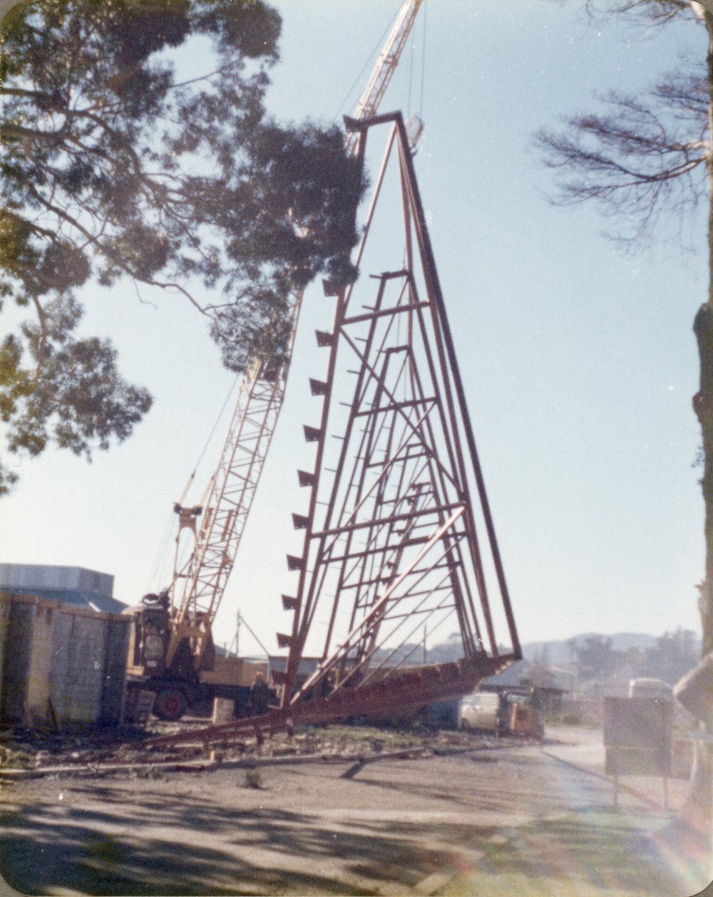 Library 4, Fergusson Drive; construction of building, 1977